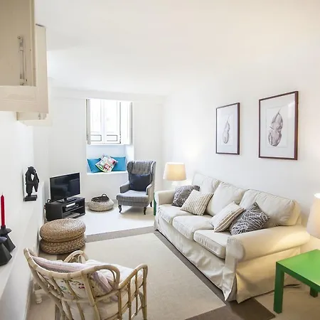 Lovelystay - Castle Hill Apartman *