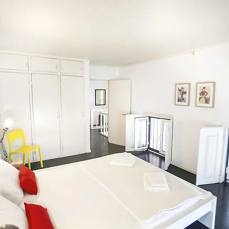 Lovelystay - Castle Hill Apartman