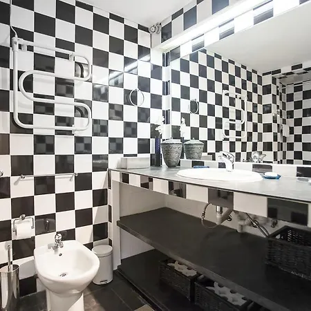 Lovelystay - Castle Hill Apartman *