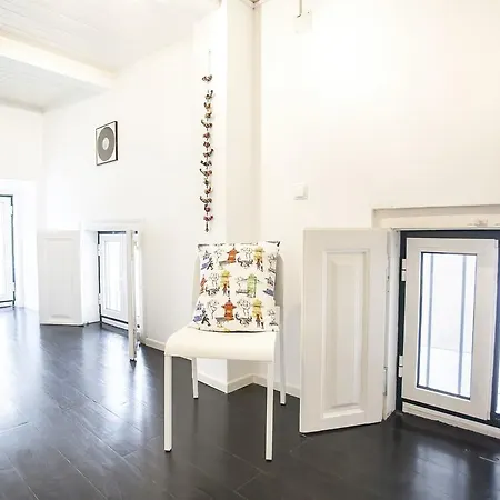 Lovelystay - Castle Hill